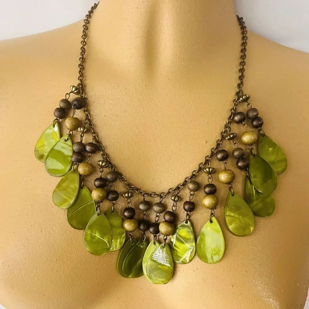 Vintage Boho Necklace Green Dyed Mother of Pearl MOP Wood Teardrop Dangle 4027